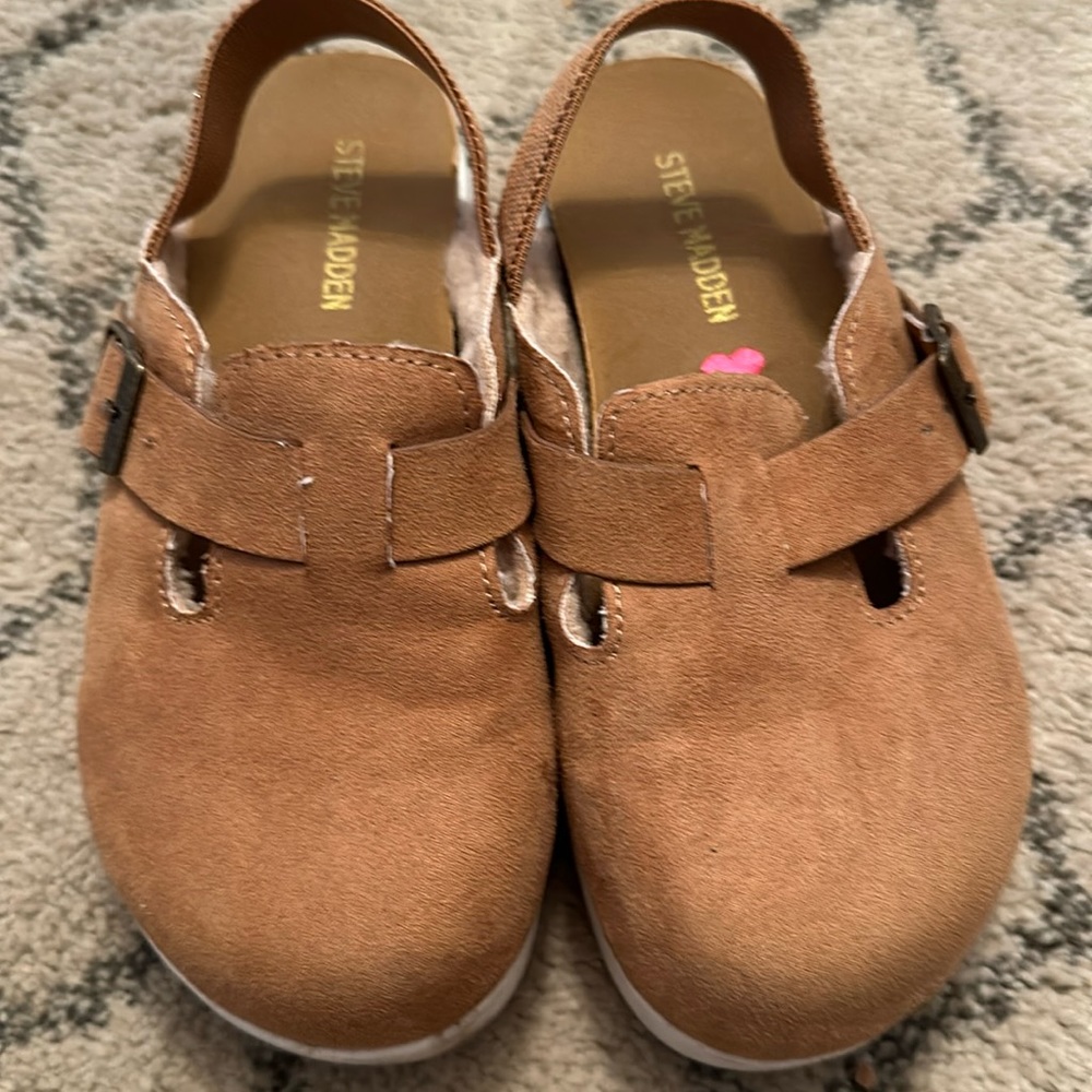 Girls Steve Madden clogs